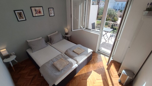 Room 2 (1st floor)